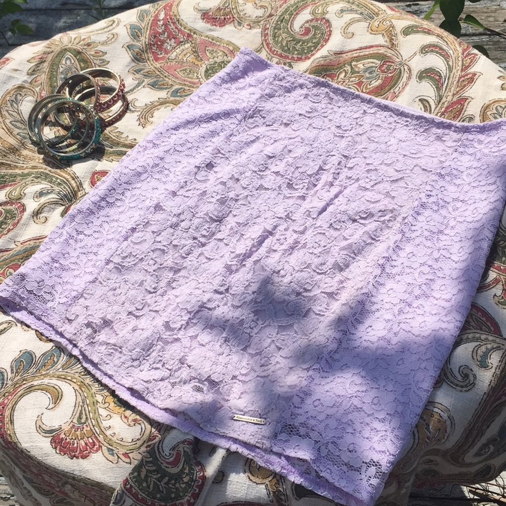 Lace Mini skirt lilac sz L